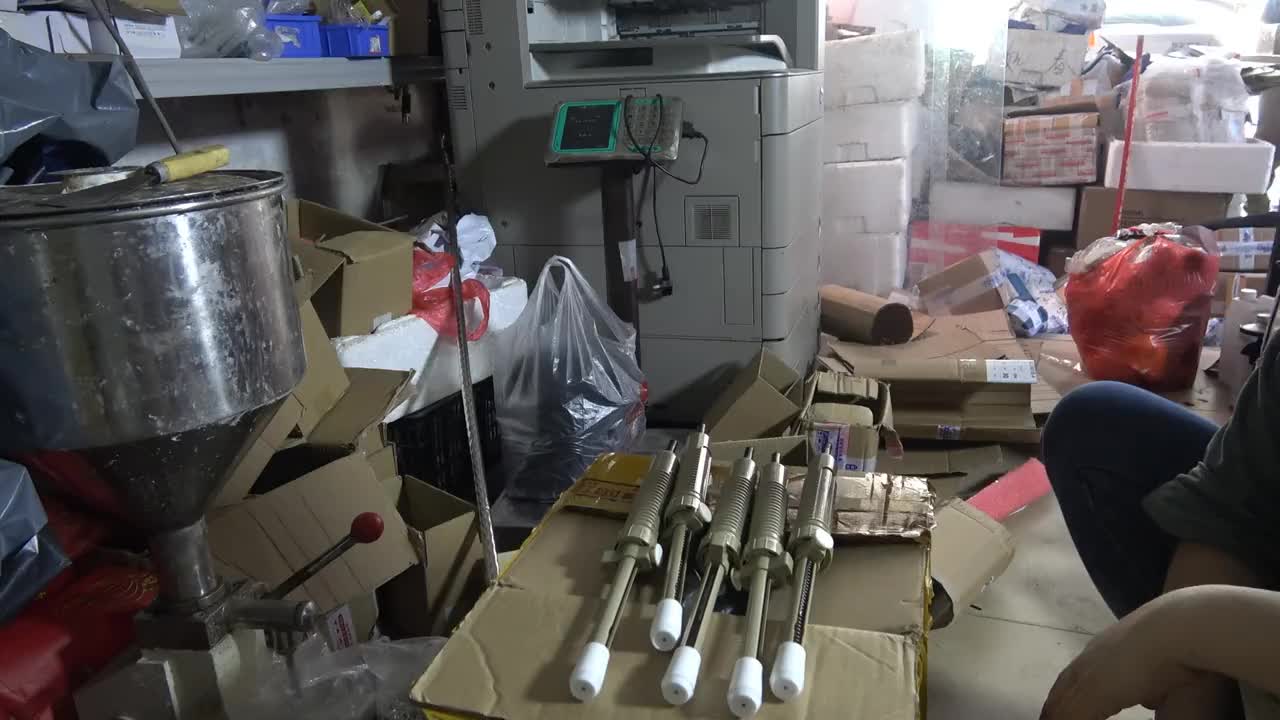 #硬聲創作季  吊在空中超大吸力灰白吸錫器吸力測試家電維修工控維修使用