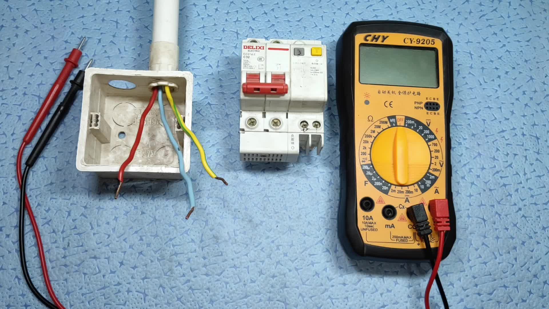 漏電開關跳閘，是不是漏電了？電工師傅教你一招，萬用表一測便知