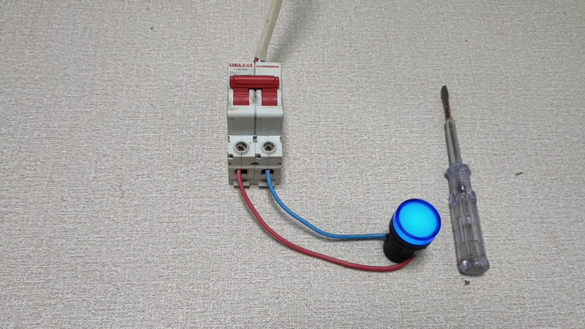 為什么零線一拆就帶電？很多電工新手想不明白，其實原理很簡單