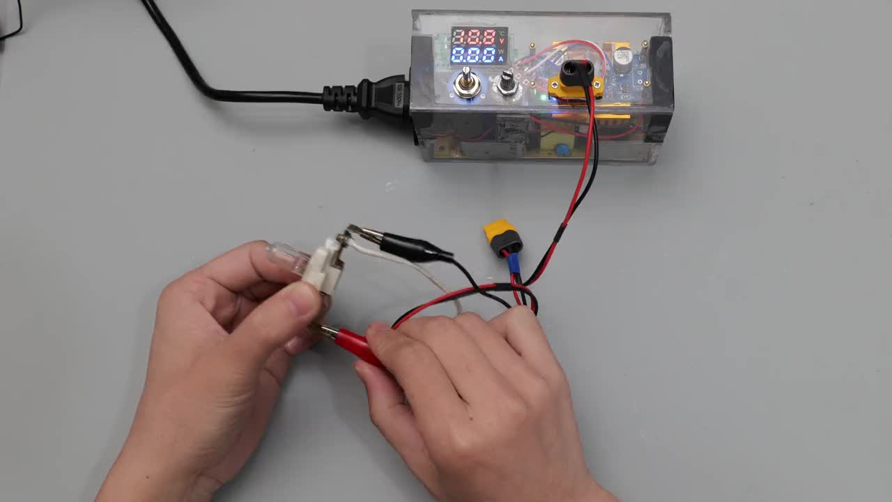 7173130769706126629_DIY移動電源 加個透明外殼就叫探索版是吧