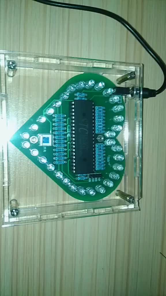 #硬聲創作季   炫光心形流水燈，單片機控制