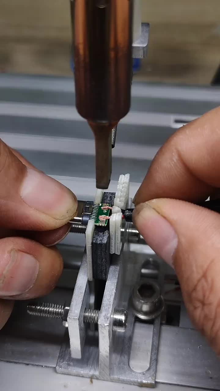 #硬聲創作季   USB雙線焊，一個做焊錫的男人就該配一個這樣的機器。