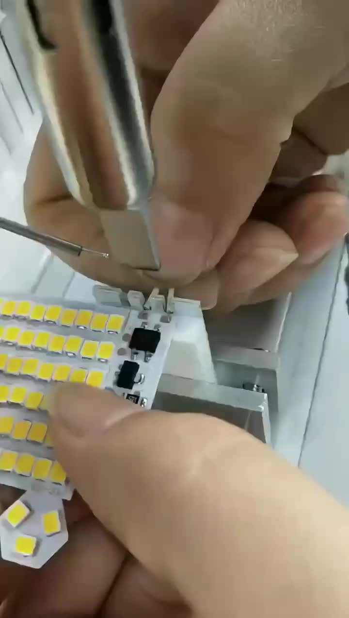 #硬聲創(chuàng)作季   燈帶雙線焊，省力省時省錫絲