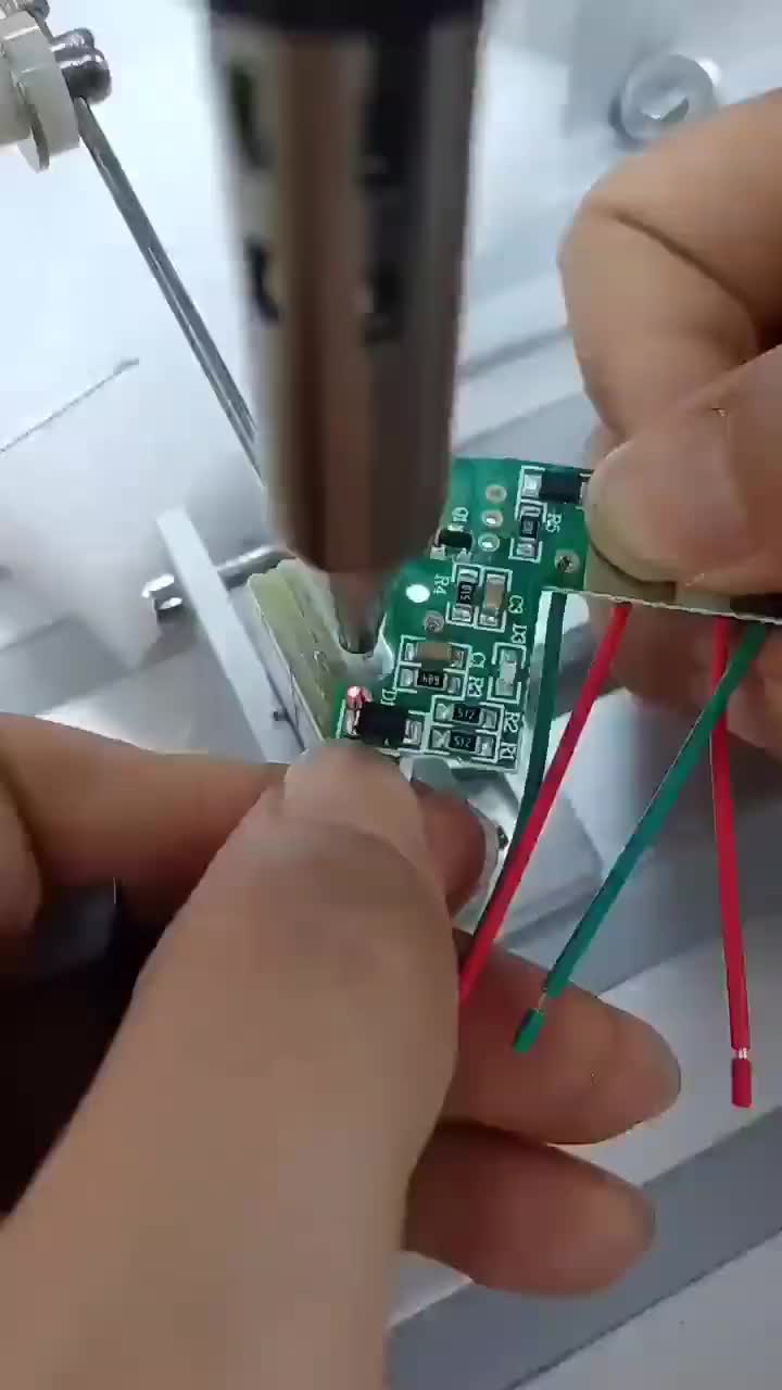 #硬聲創作季   定點穿孔焊錫機，不需要熟手
