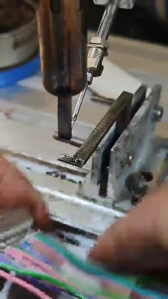 #硬聲創(chuàng)作季   端子焊線機，不需要熟手工