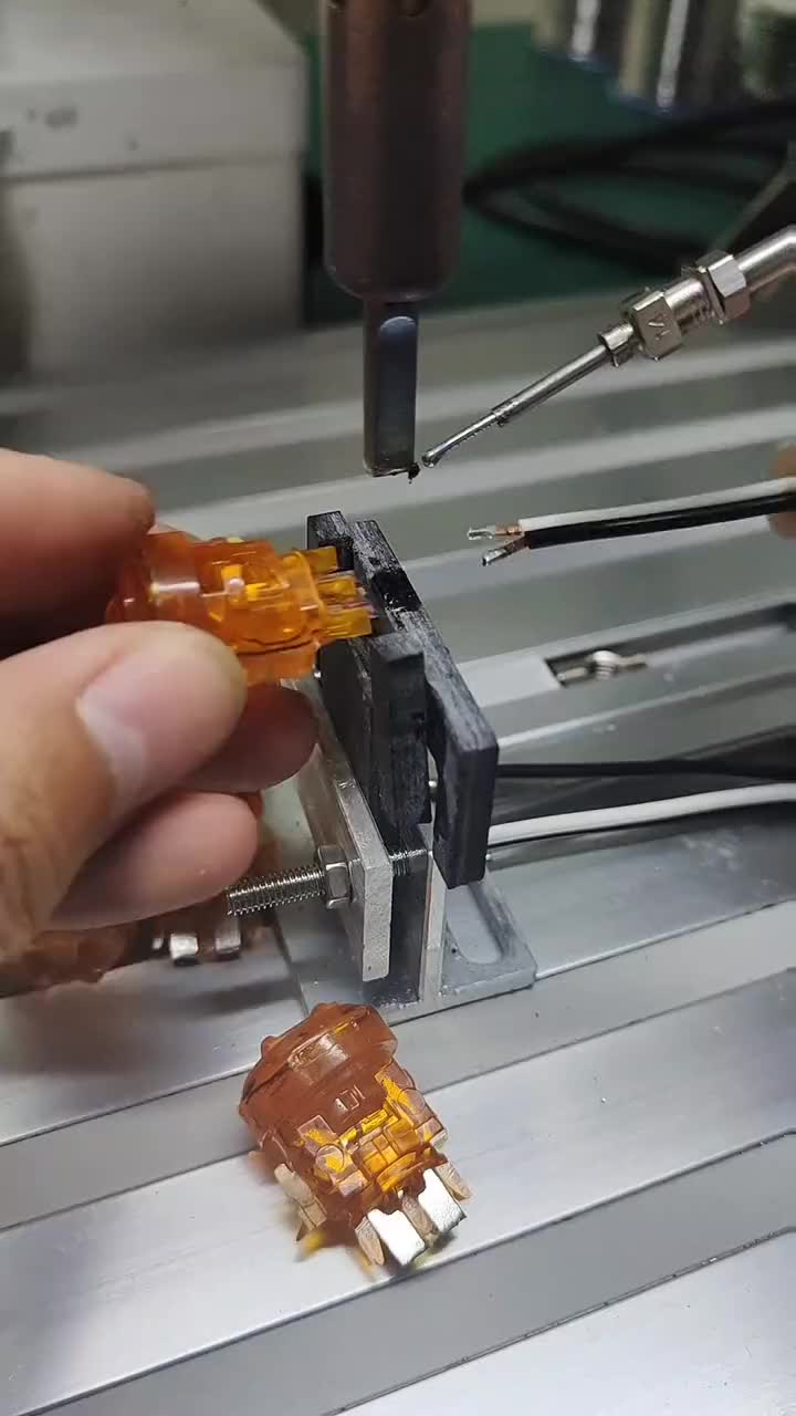 #硬聲創作季   多功能自動焊錫機，好實用。省力省時省錫絲