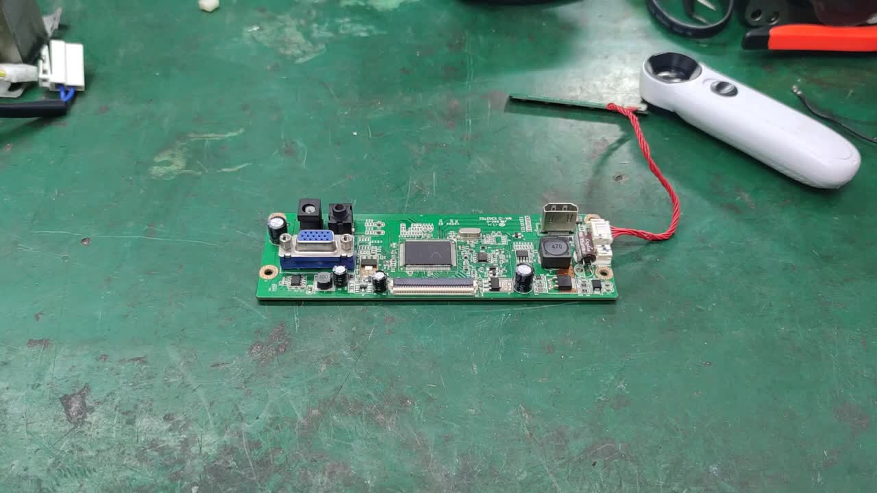 修個顯示器主板，電源輸出電壓偏低，看下工作電流就能找到故障點#硬聲創(chuàng)作季 