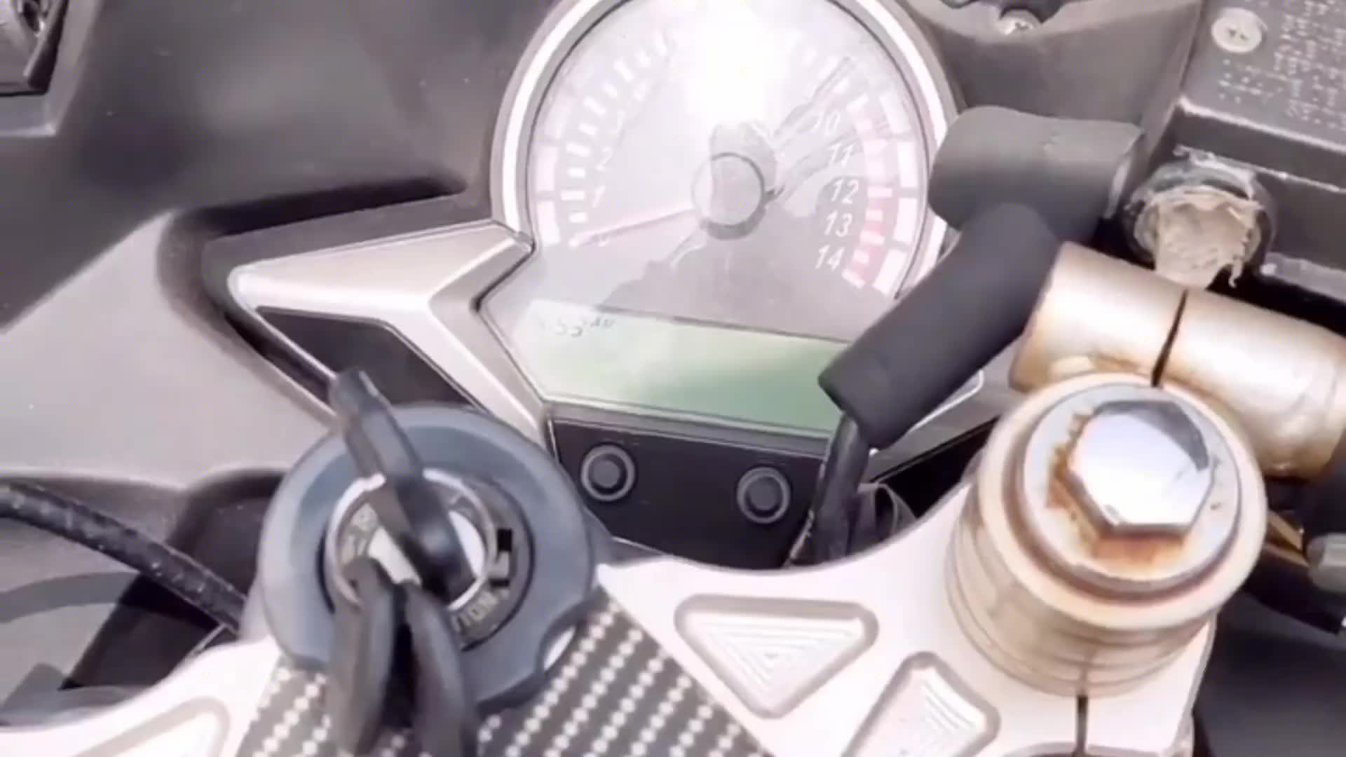 一分鐘教會(huì)你修摩托車(chē)