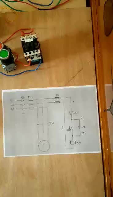 基礎(chǔ)電工：三分鐘講解一個(gè)簡(jiǎn)單的自鎖控制線路，零基礎(chǔ)也一目了然