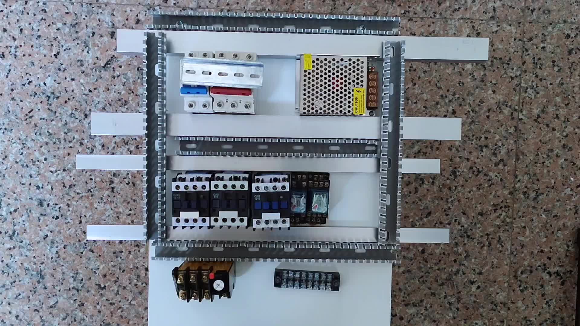 電控箱如何排板布局固定元器件？制作實(shí)操演示電箱底板排板全過程