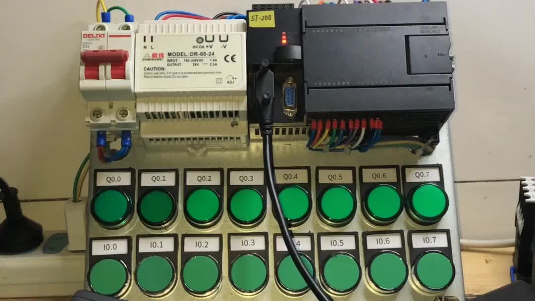 一起學(xué)S7-200PLC編程，做了一個(gè)流水燈，你用繼電器能做出來(lái)嗎