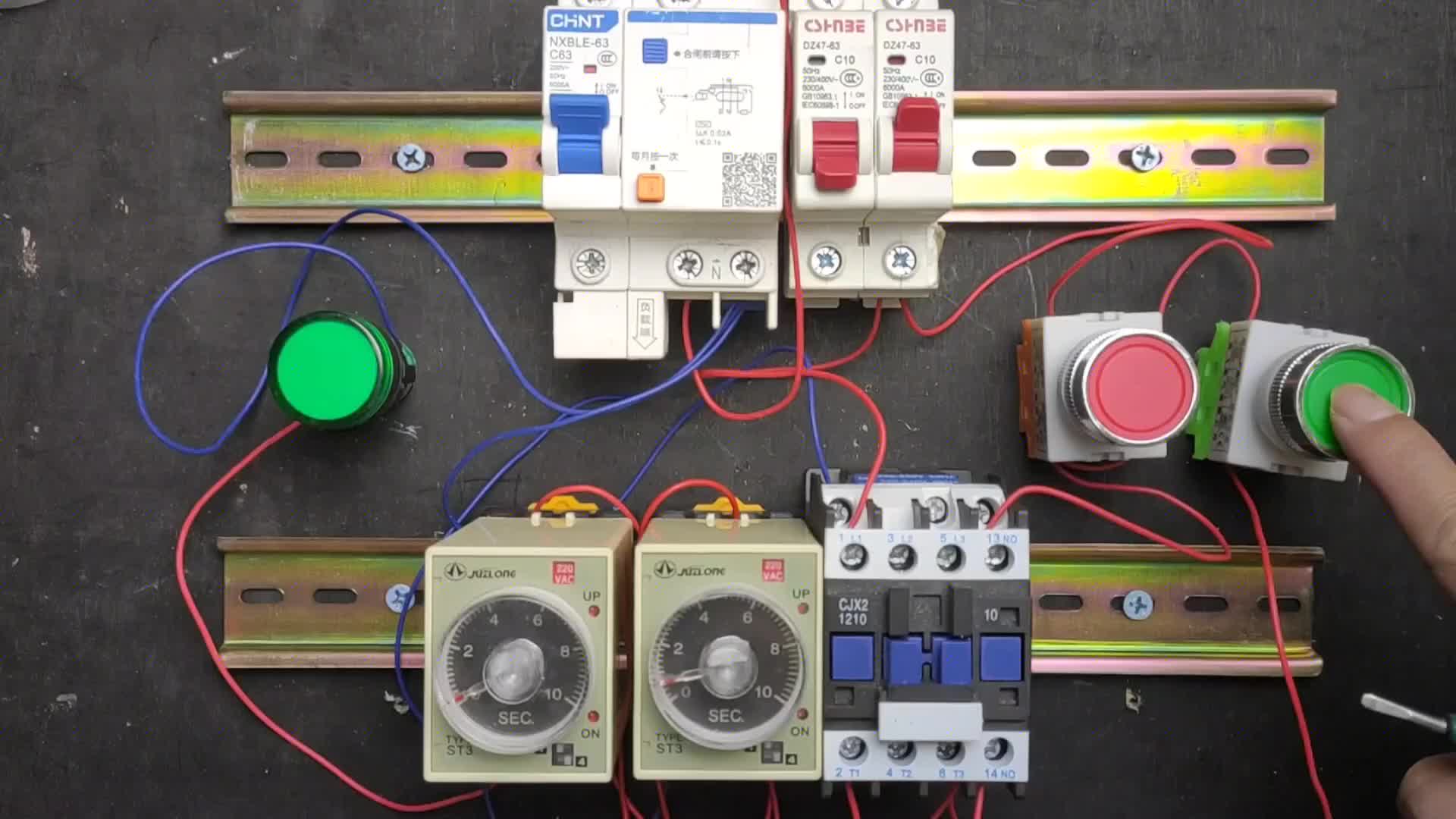 電工：通電型與斷電延時時間繼電器不懂分辨!教你兩招，輕松拿下