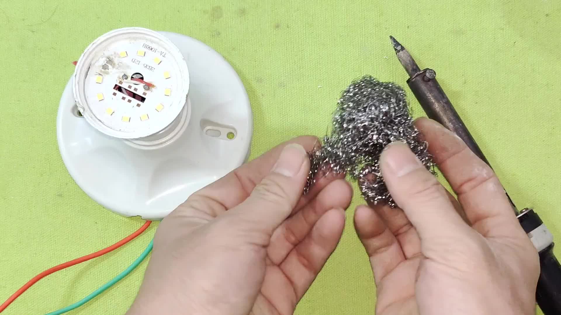 鋼絲球隱藏的2個(gè)功能，很少有人知道，不僅能修燈還能維修電烙鐵