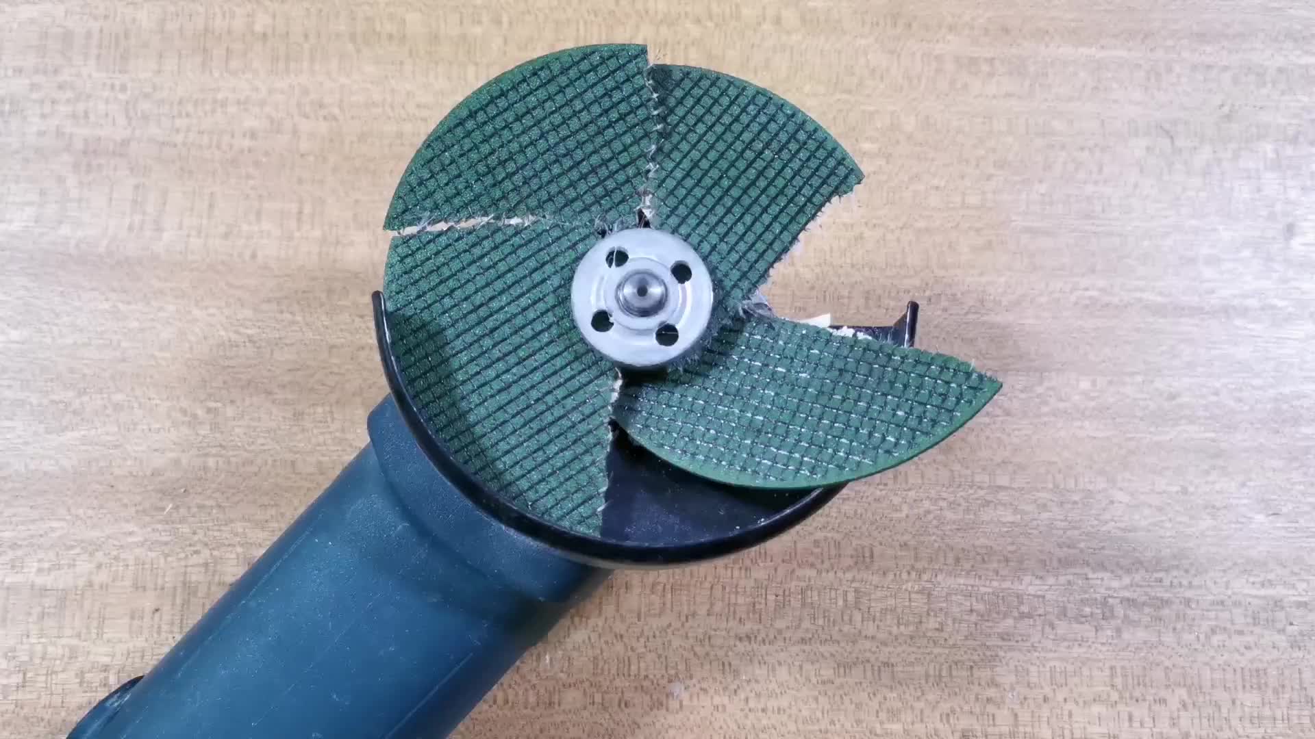 水電工用角磨機，最怕的就是把切片裝反，崩片裂片飛片就太危險了