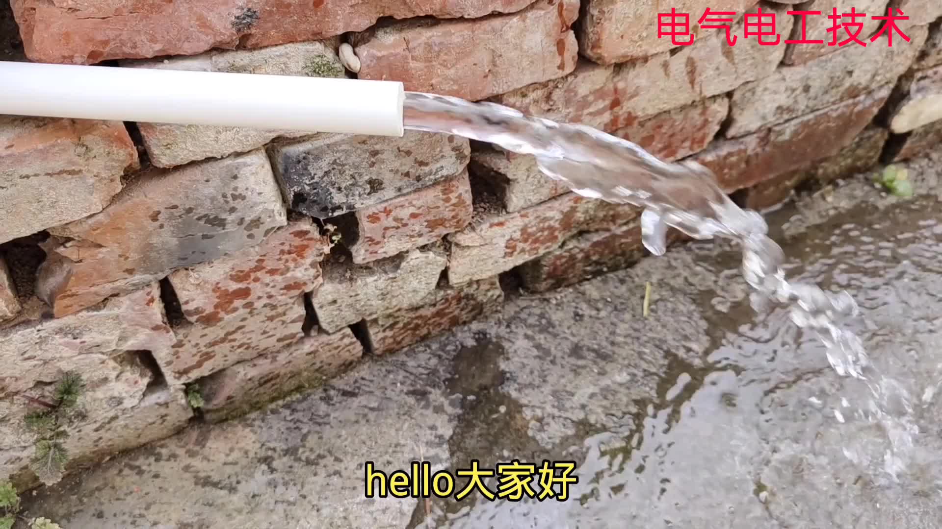 水電工熱熔水管碰到停不了水怎么辦？教你一招，用橡皮筋輕松堵住