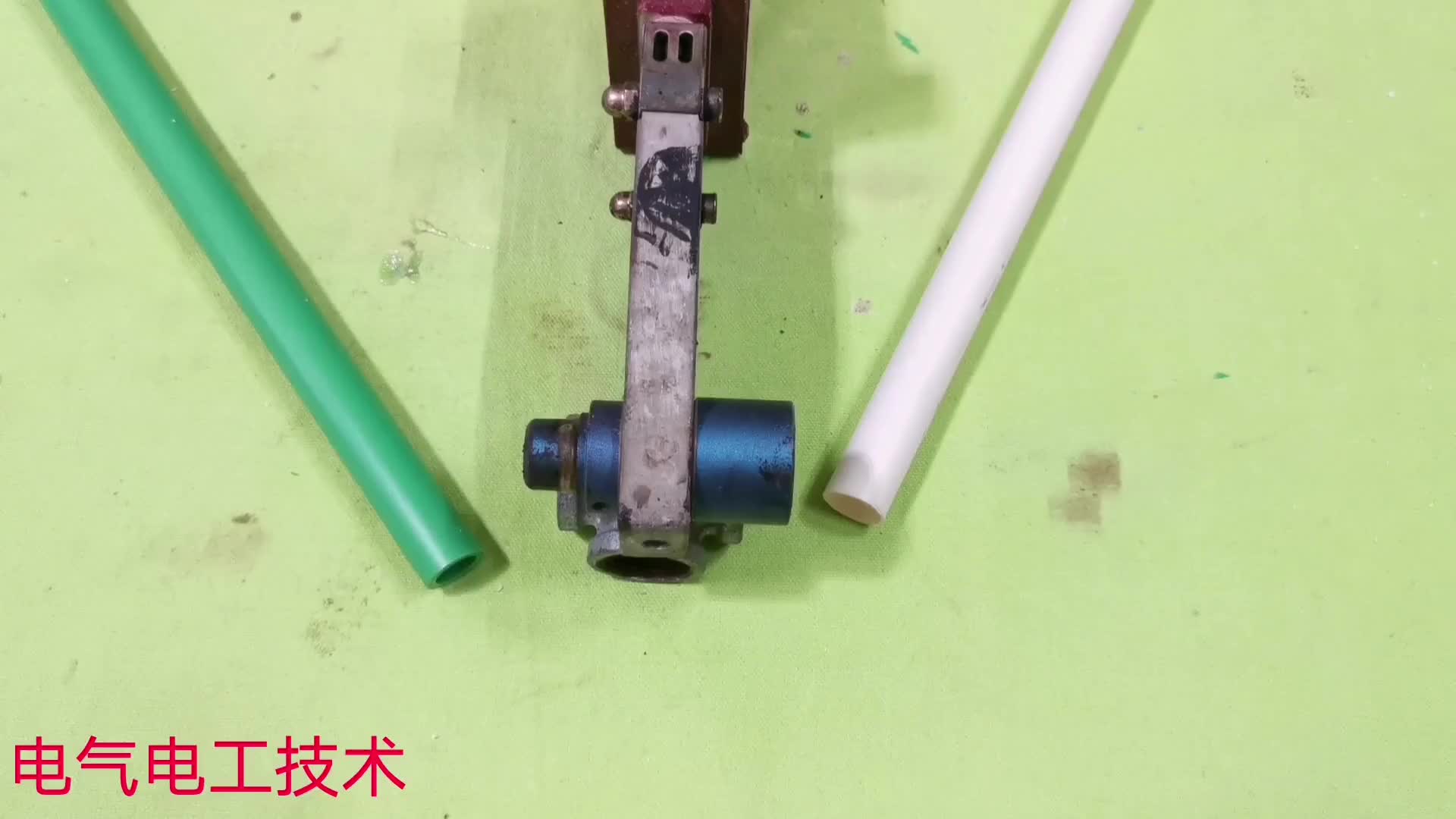 PPR水管和PVC穿線管一樣粗，沒辦法熱熔怎么接一起？教你個好方法