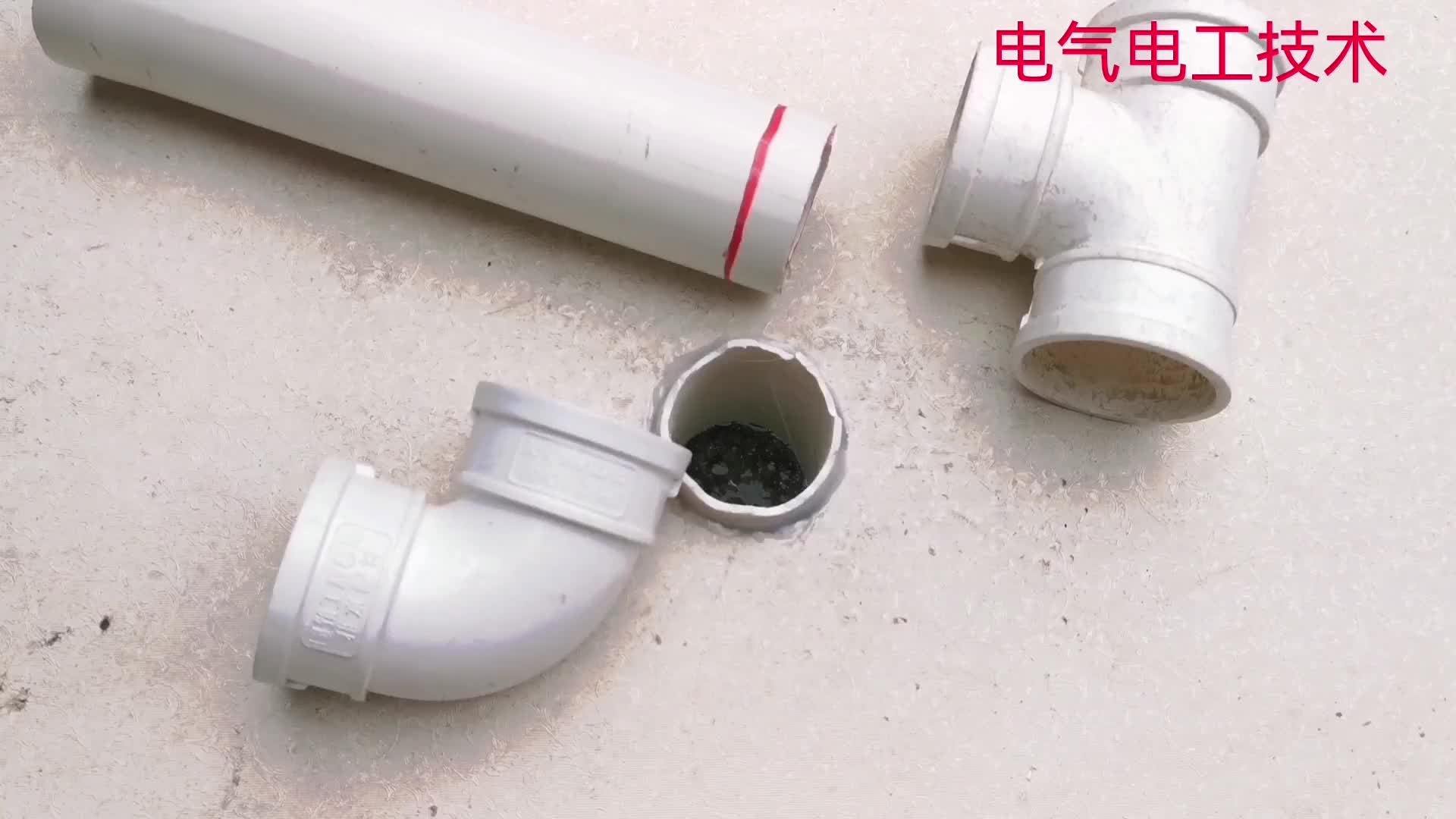 PVC管壞得太嚴重，太短了沒法接彎頭怎么辦？水電工都在用這方法
