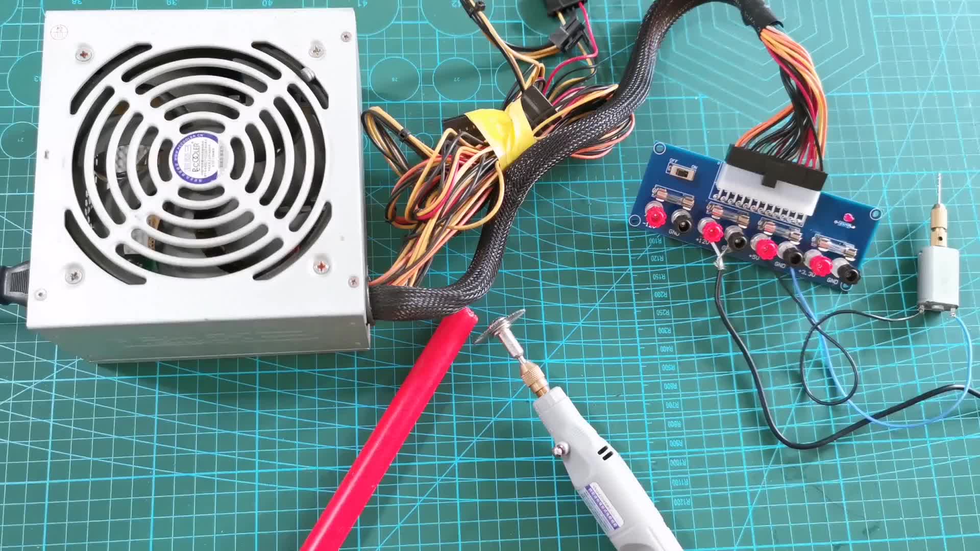 廢品站撿漏一個電源，接上電路板居然還顯示4種電壓，用著真方便