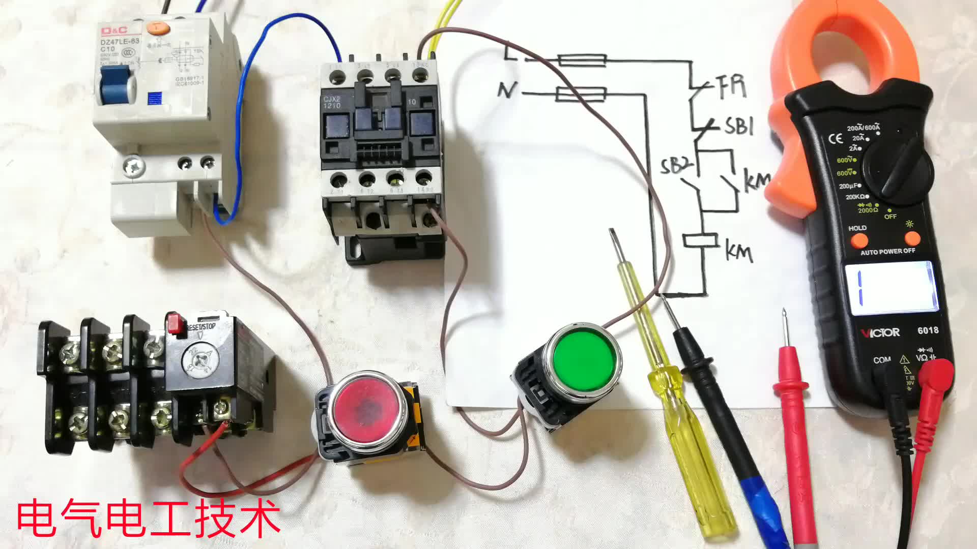 按下啟動(dòng)按鈕，電路沒反應(yīng)，老電工只測(cè)量這2個(gè)點(diǎn)，就找出了故障