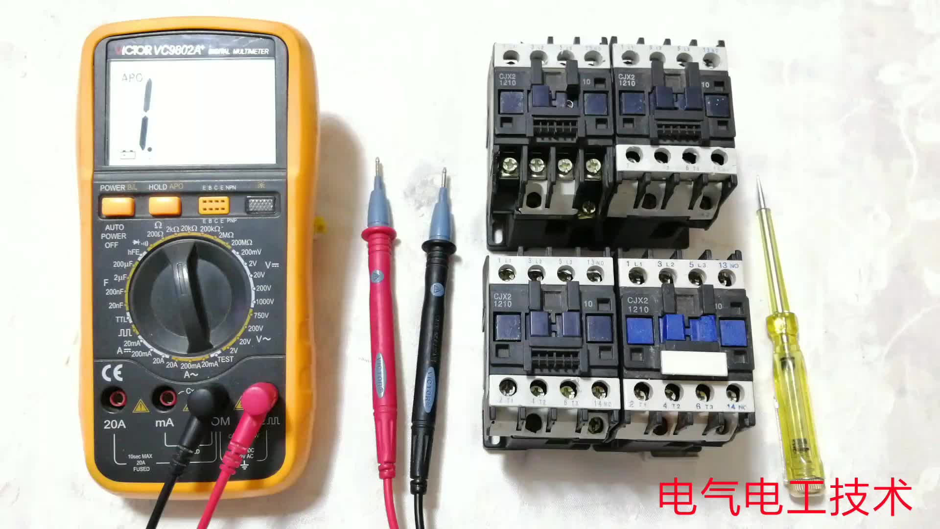 萬用表怎么判斷交流接觸器的好壞？初學電工，學會這個方法很重要