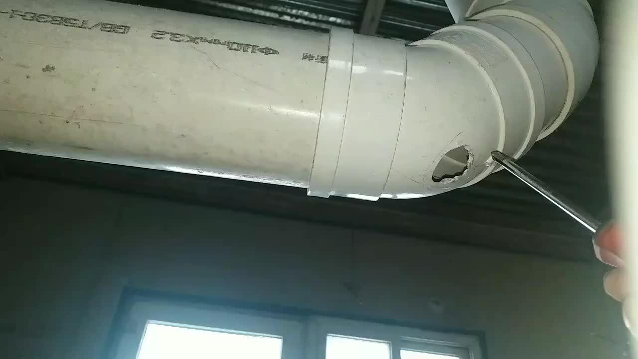 衛(wèi)生間下水主管道彎頭破了個洞怎么辦？原來不用換彎頭就可修復#硬聲創(chuàng)作季 