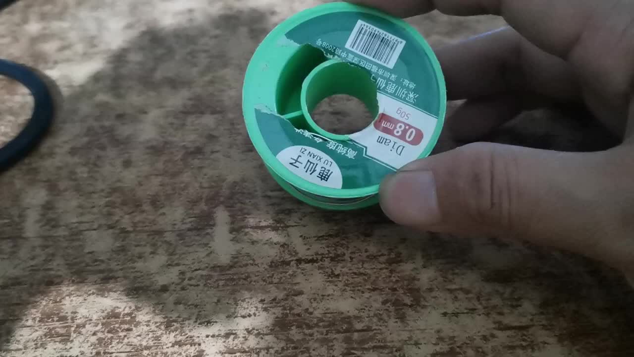 今天给大家介绍一个实用的维修神器，电烙铁焊丝，万用表，表笔。#硬声创作季 
