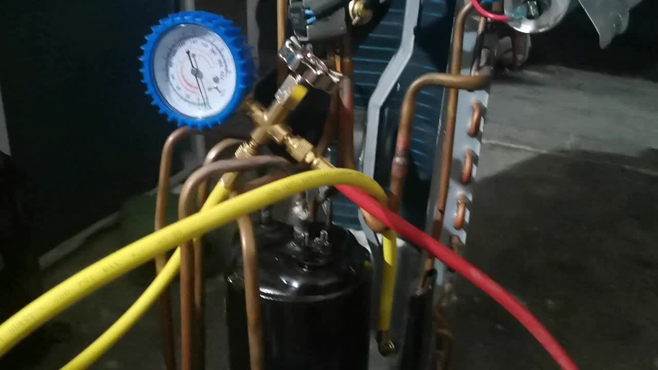 空調壓縮機長了一個腫瘤，第一次就翻車了，11點還在干活，太累#硬聲創作季 