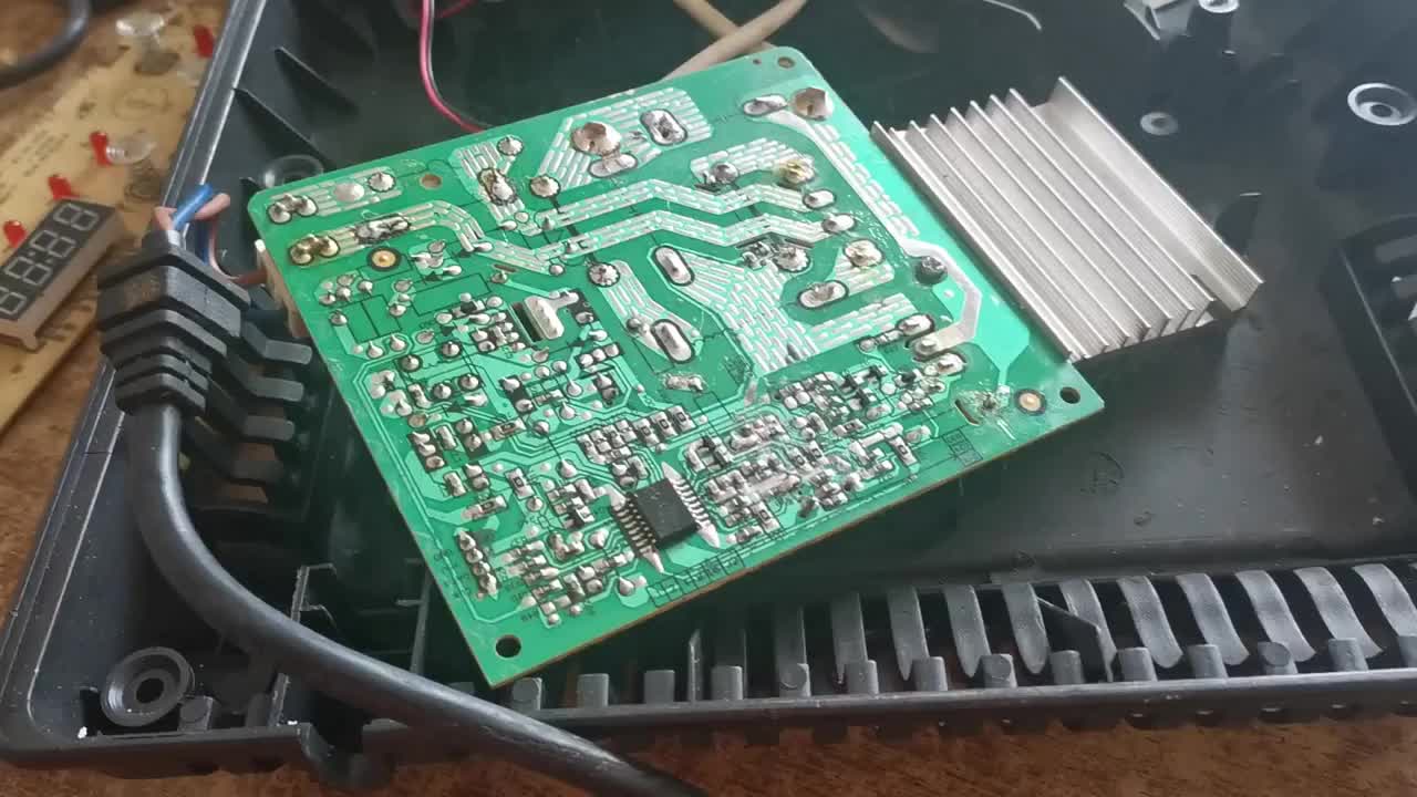 今天教大家維修一個(gè)美的電磁爐代碼Eb故障，電壓檢測(cè)電路壞了#硬聲創(chuàng)作季 