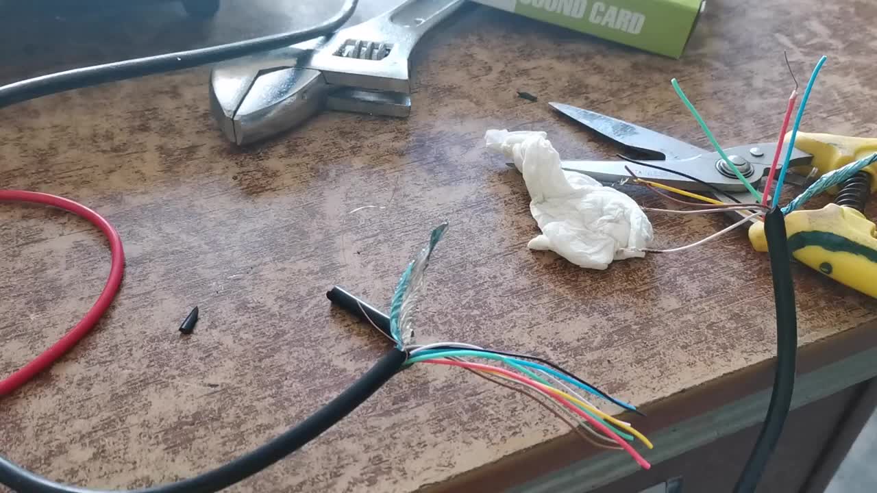 今天早上到用戶家里接一根被老鼠咬斷的線，收費50，用戶說合理。#硬聲創(chuàng)作季 