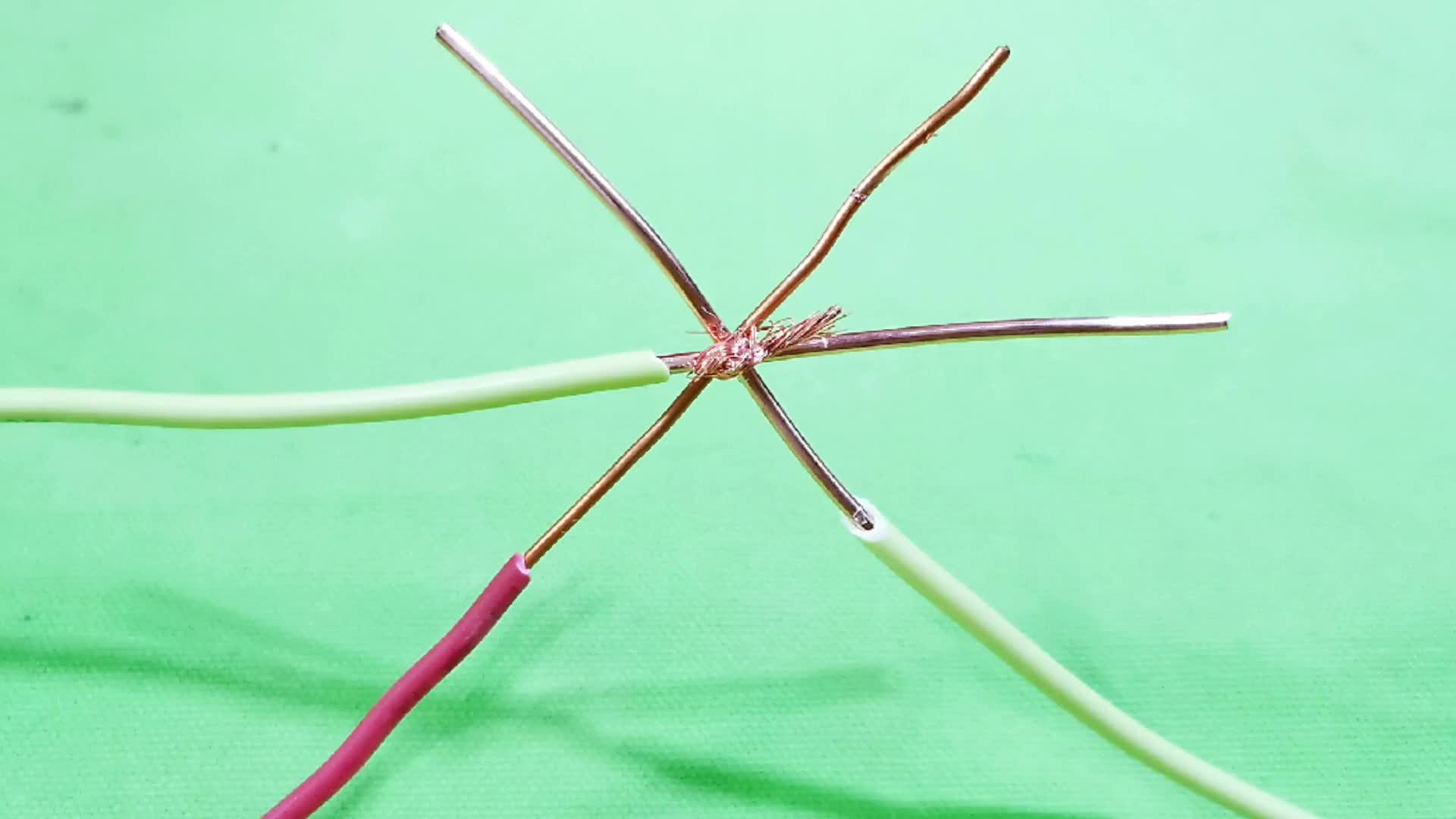 3根硬銅線怎么接一起？教你2種專業手法，老電工看了也挑不出毛病#硬聲創作季 