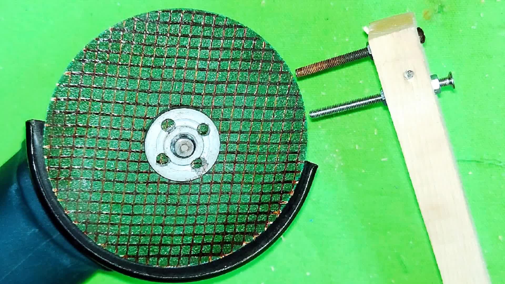 角磨機切割片卡死，壓板螺絲跟著轉拆不下來怎么辦？教你輕松解決#硬聲創作季 