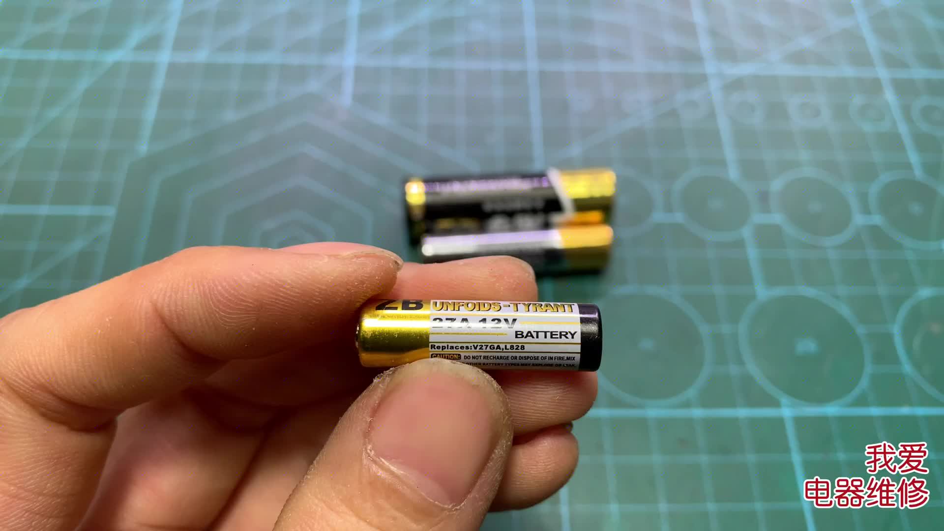 這么小電池竟然電壓有12伏27安，難道內(nèi)部有核能？拆解后漲見識了