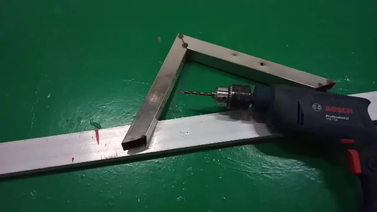 很多人用手槍鉆打孔方法不對，1個孔沒打就燒糊鉆頭，老師傅教你#硬聲創(chuàng)作季 