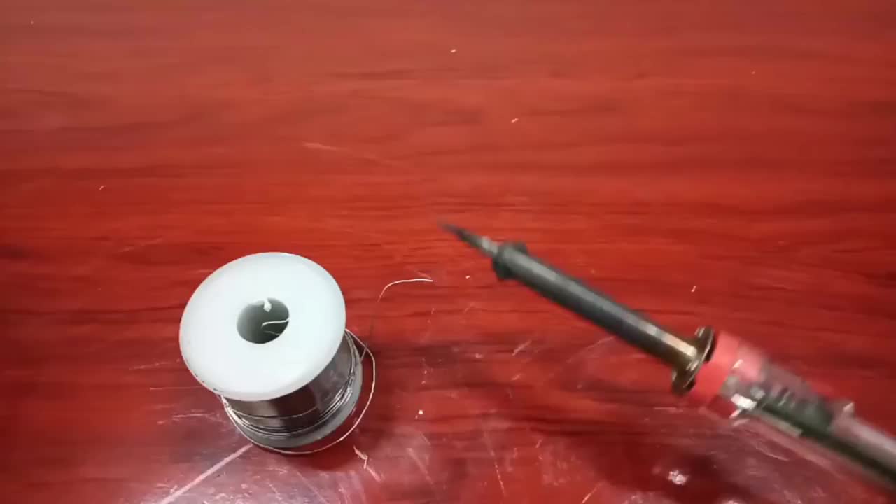 電烙鐵氧化變黑不沾錫怎么辦？教你一招，只用一個(gè)小木條就解決#硬聲創(chuàng)作季 