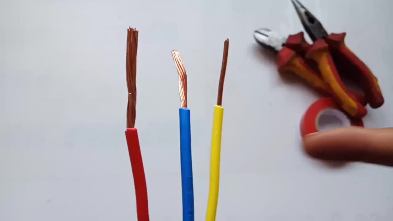 電工師傅不愿意說的絕活，電線接頭這樣接，做完之后都不用纏膠帶#硬聲創(chuàng)作季 
