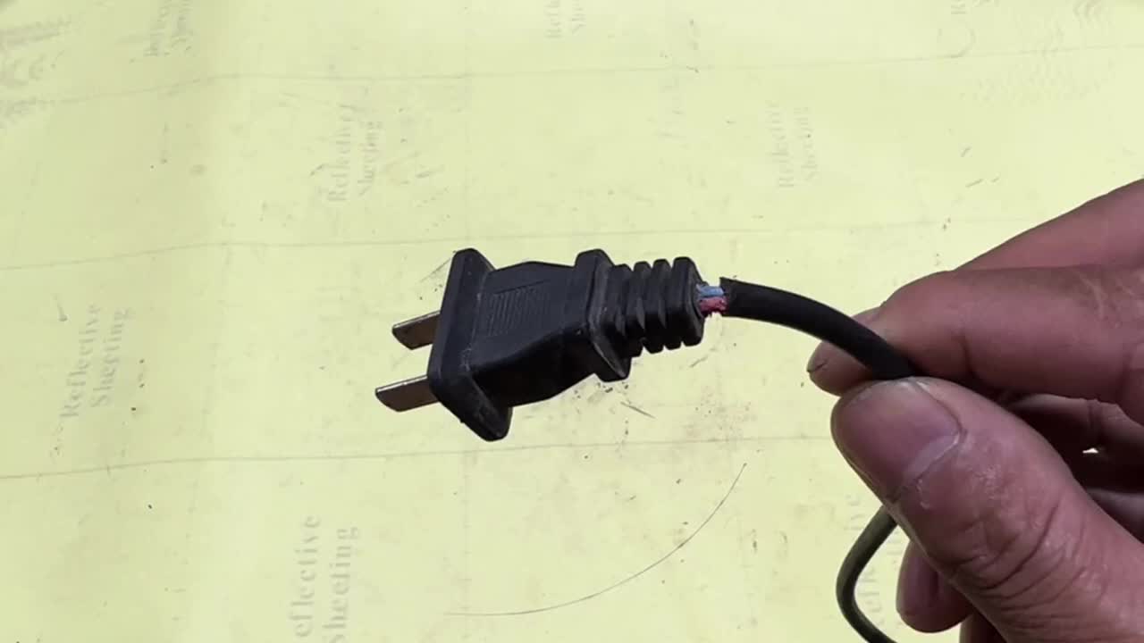 电线插头根部断了怎么办？教你这样修复一下，立马就变得非常耐用#硬声创作季 