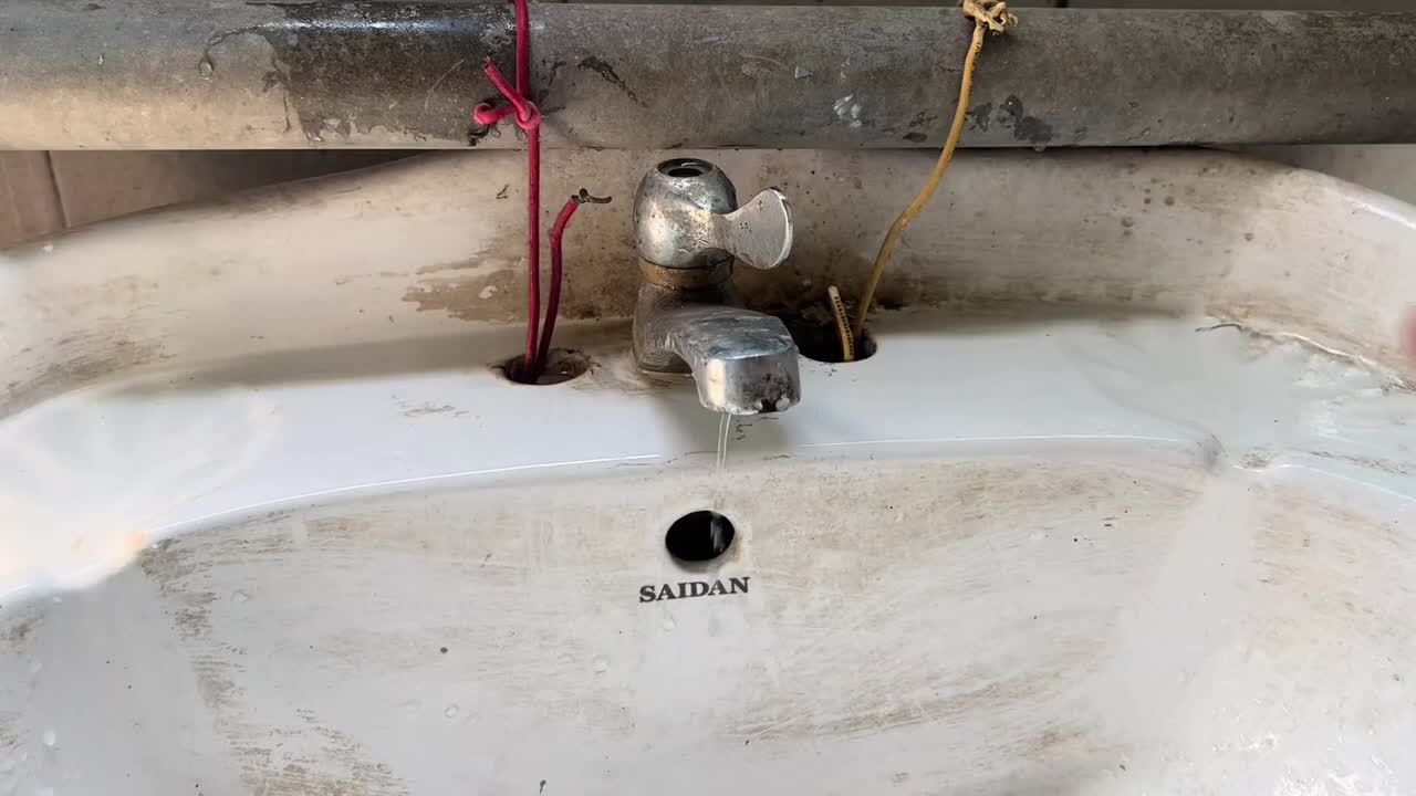 家里水龍頭關(guān)緊了還滴水怎么辦？老水工教你用一個膠皮墊輕松修好#硬聲創(chuàng)作季 