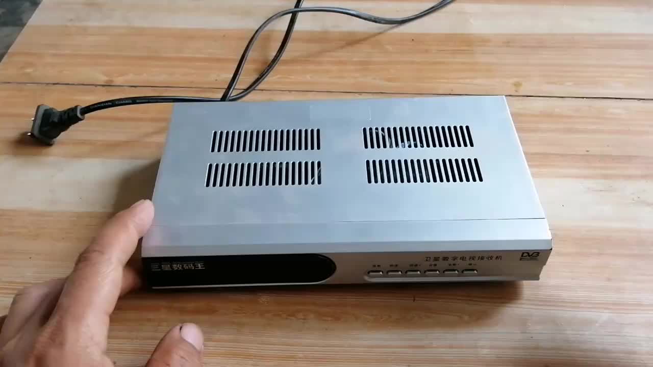 客戶的機(jī)頂盒壞了拿來修，不用萬用表和電烙鐵，一把螺絲刀搞定！#硬聲創(chuàng)作季 