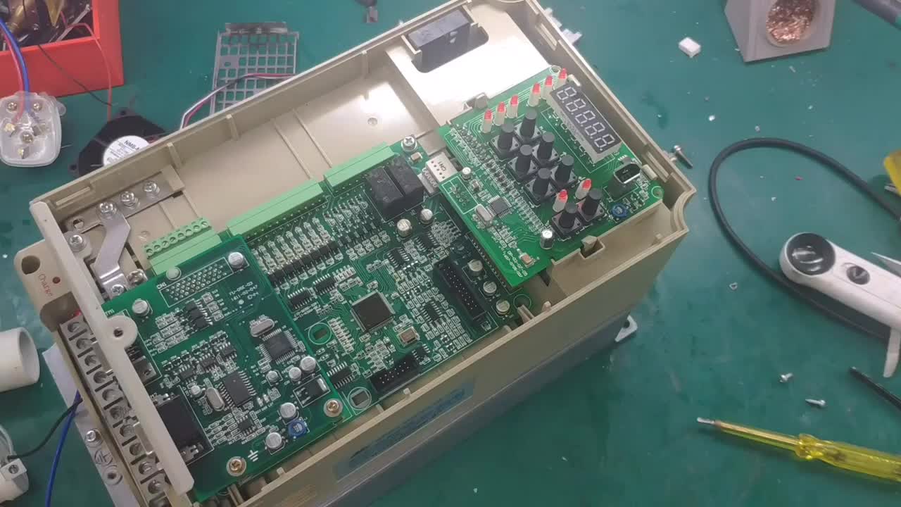 [電路板維修]數(shù)控機(jī)床主軸驅(qū)動(dòng)器上電報(bào)警，它的故障解釋比西門(mén)子那些要準(zhǔn)確#硬聲創(chuàng)作季 