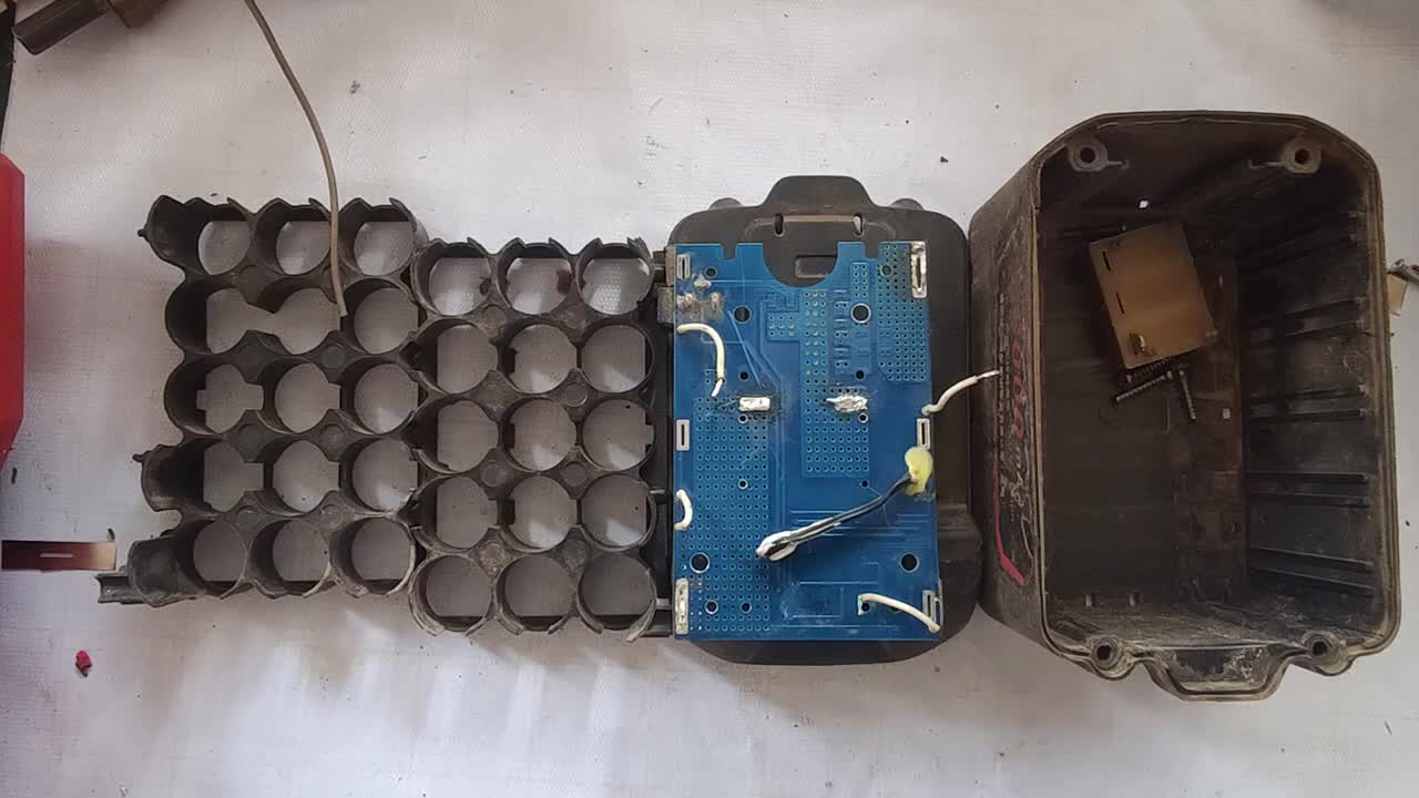 電動(dòng)工具鋰電池壞了為什么要買(mǎi)新的呢？自己維修一下照樣耐用。#硬聲創(chuàng)作季 