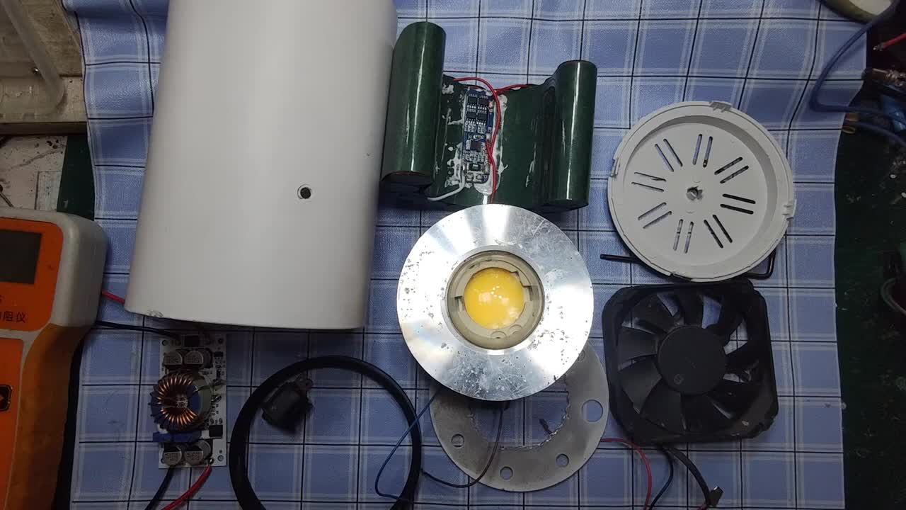 幾塊錢成本廢物利用，自制一個超級亮的手燈，效果比買的好要好。#硬聲創作季 