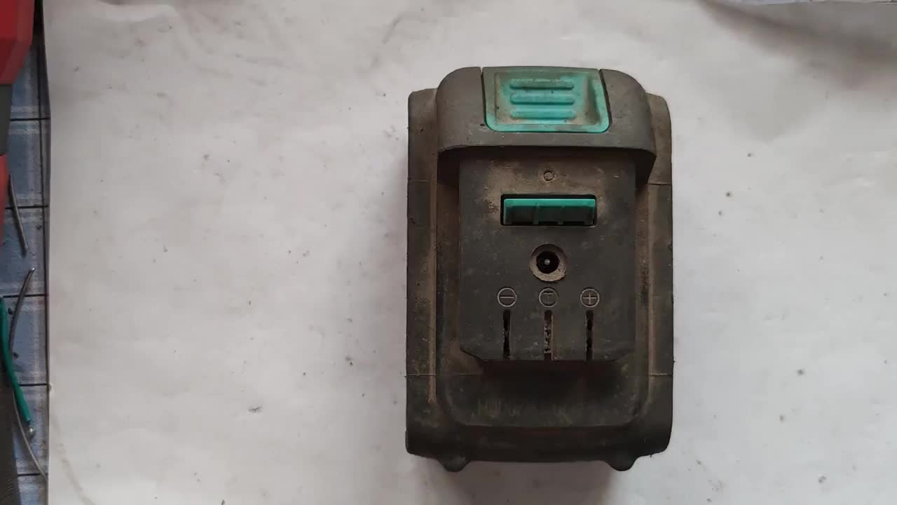 撿到大漏了手電鉆鋰電池出現這種情況，維修起來比撿錢來的還快。#硬聲創作季 