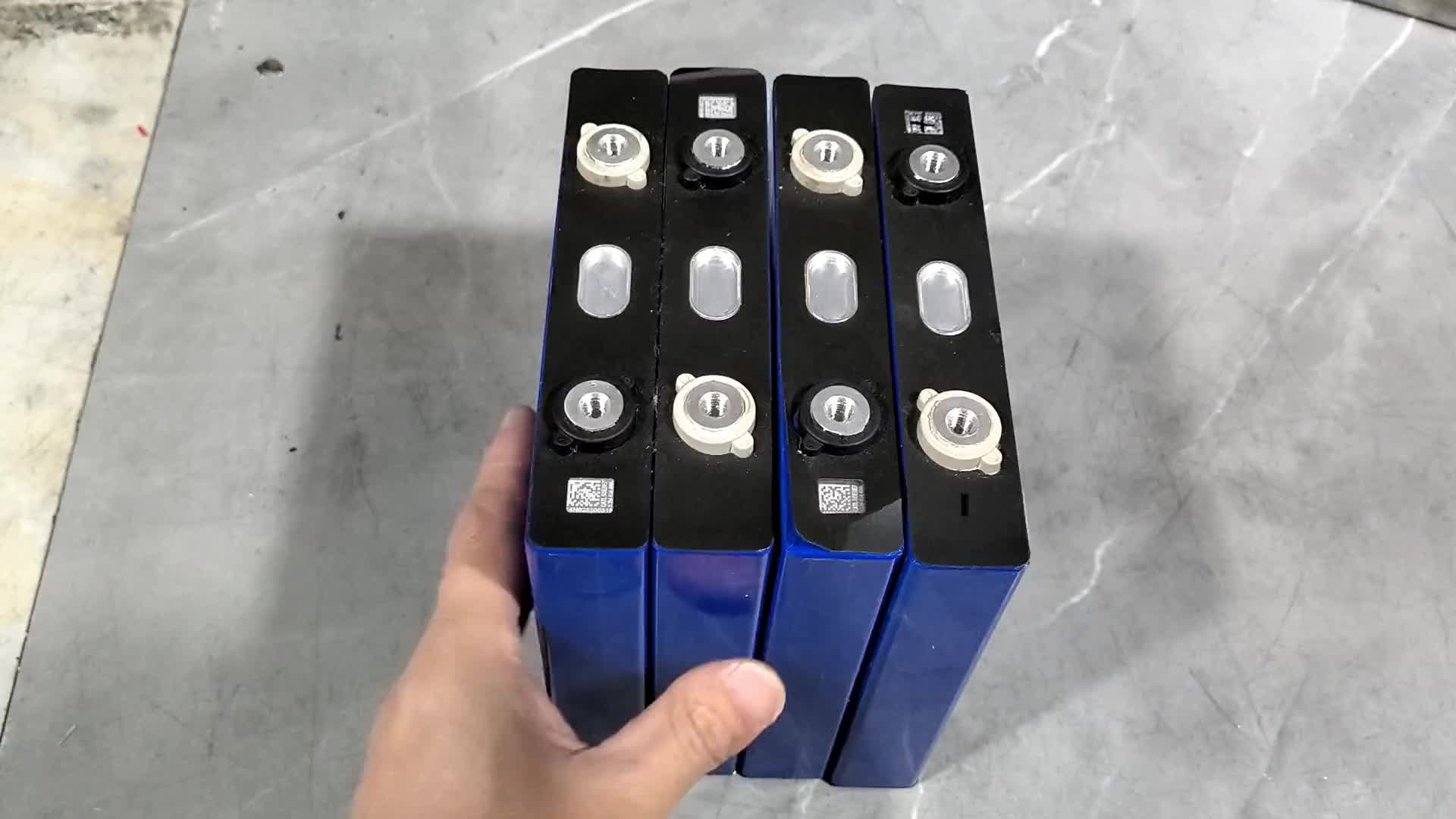 #硬聲創(chuàng)作季  用4片磷酸鐵鋰電芯做一組啟動(dòng)電源，不賣