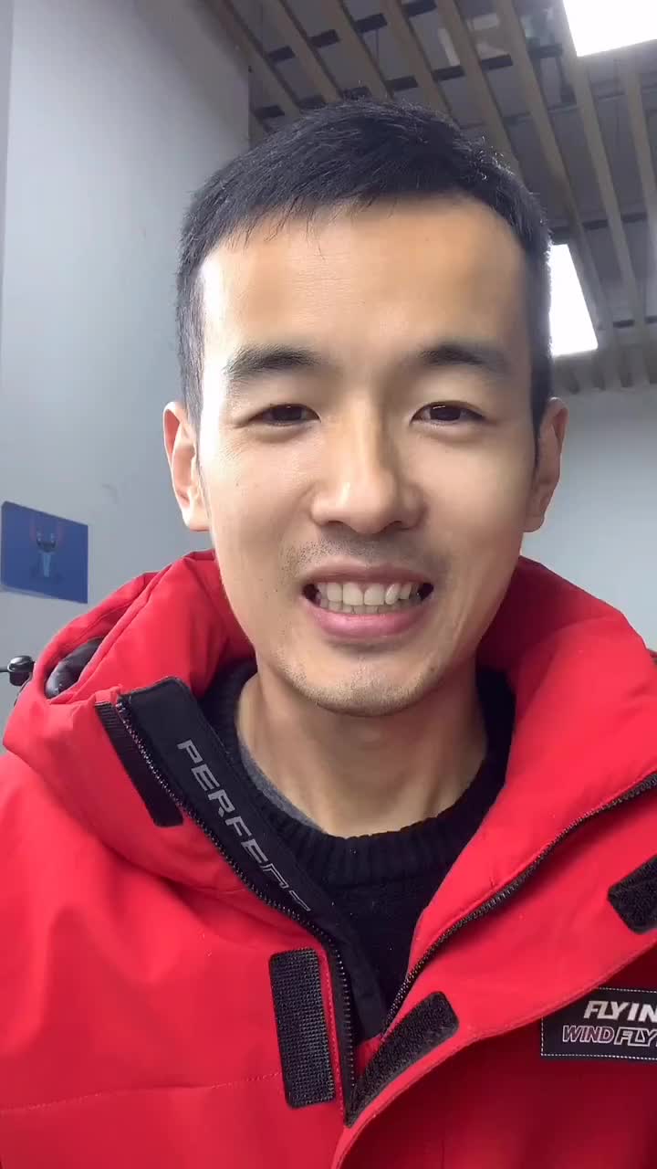 今天粉絲發來一臺不開機的折疊屏手機說我如果修不好就送我拆零件了，雖然我很想要畢竟是白送的，但是#硬聲創作季 