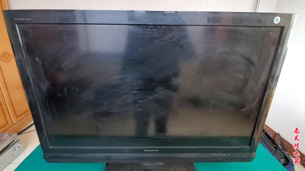 #硬聲創(chuàng)作季   液晶電視冒煙了，大部分都是這個(gè)零件惹的禍，簡(jiǎn)單修一下立馬就好