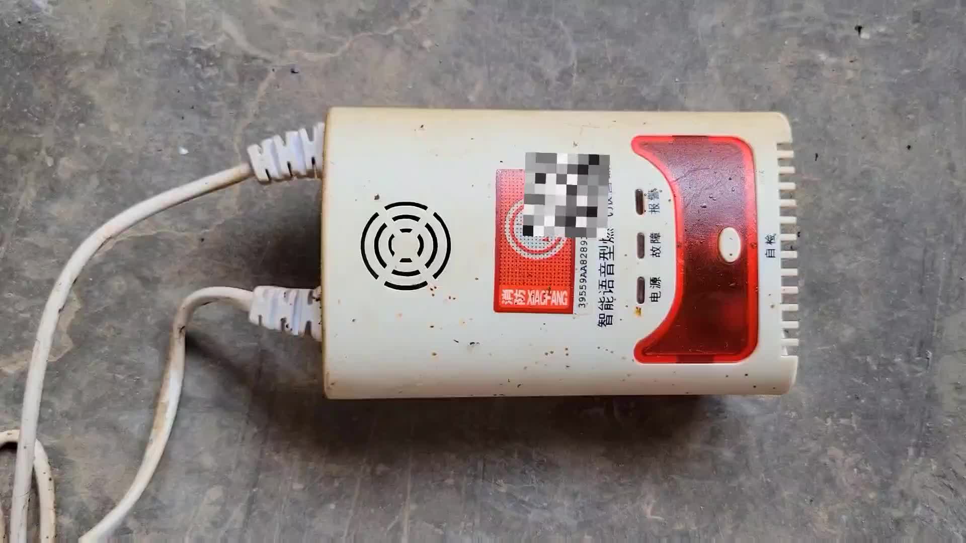 #硬聲創作季   燃氣報警器不通電怎么修？師傅教你一個小技巧，一把烙鐵輕松搞定