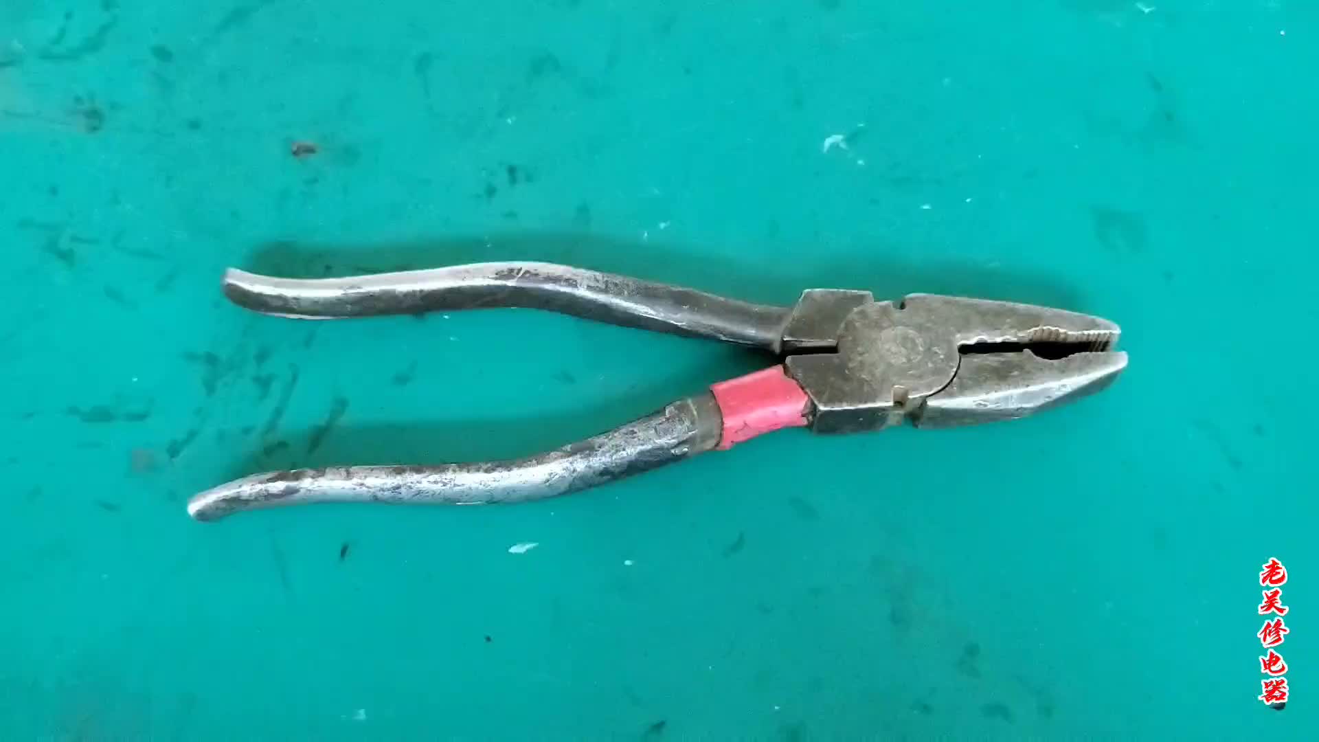 #硬聲創作季   鉗子手柄膠套壞了，用這個方法維修，一分錢都不用花，太實用了