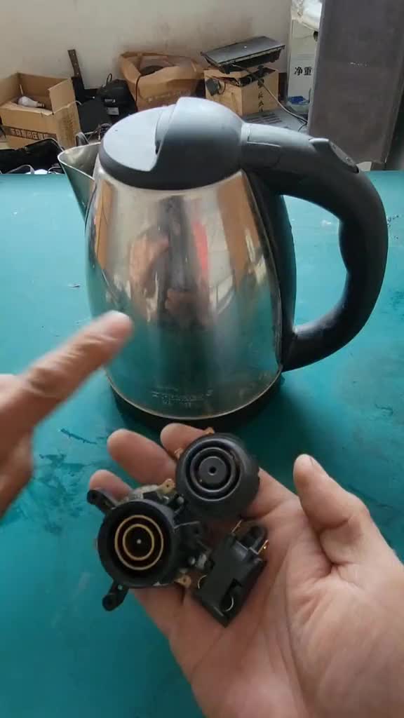 #硬聲創作季   沒想到有了這個通用耦合器配件，自己也能修電熱水壺，而且不用萬用表