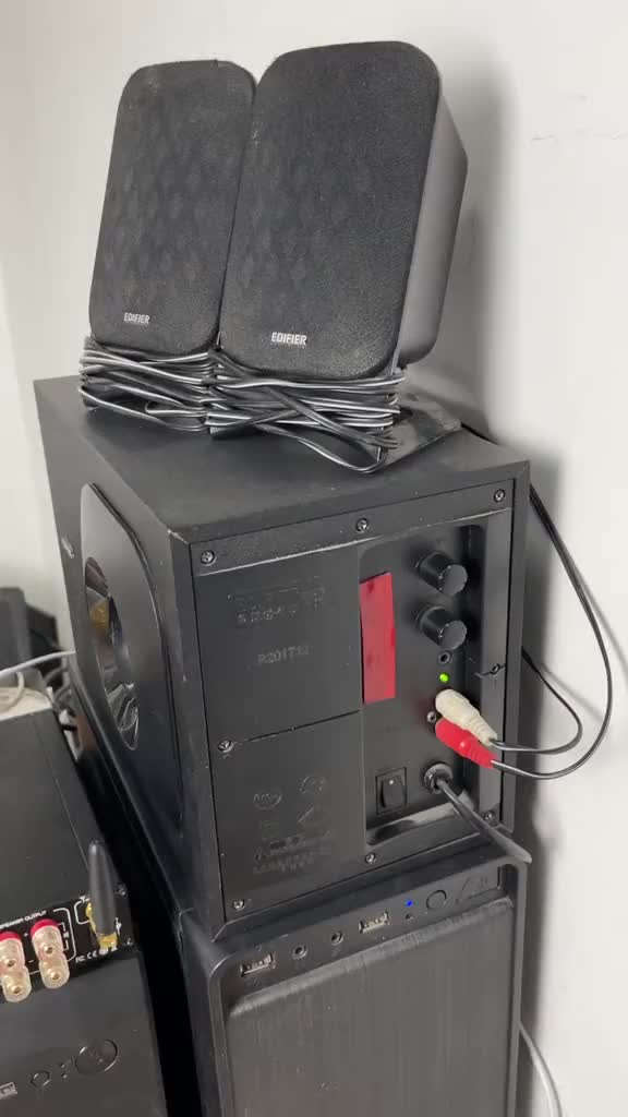 #硬聲創作季   藍牙接收器不會用？廠家小伙為您講解示范，一看就會