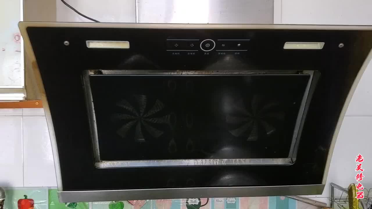 #硬聲創作季   抽油煙機一通電就轉怎么修？教你用最簡單的方法，幾分鐘就能修好